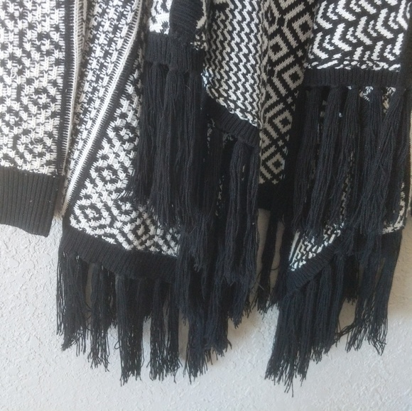 Bethany Mota black and white fringe cardigan sz SP - Picture 3 of 8